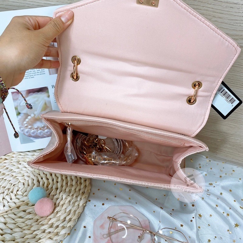 美國代購🇺🇸台灣現貨 Guess V型紋 手提信封包 斜背包-細節圖2