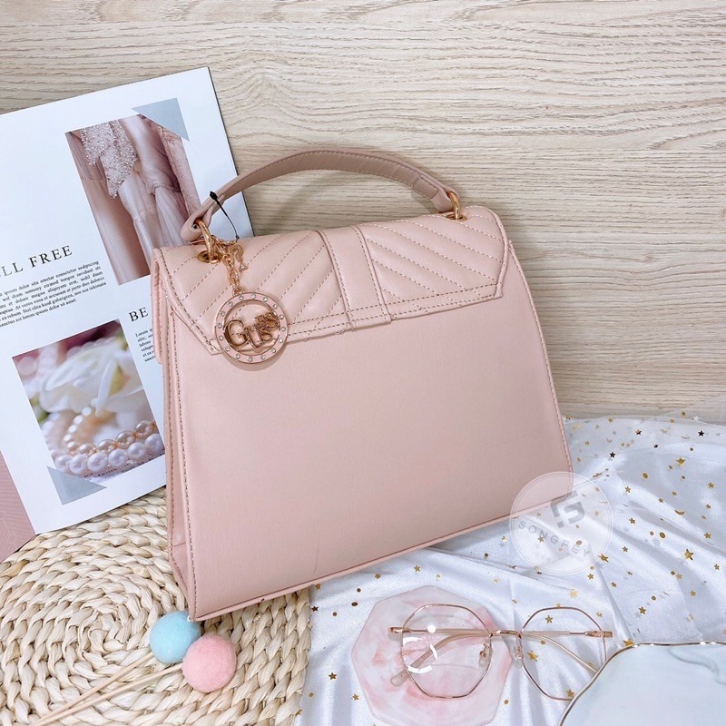 美國代購🇺🇸台灣現貨 Guess V型紋 手提信封包 斜背包-細節圖5