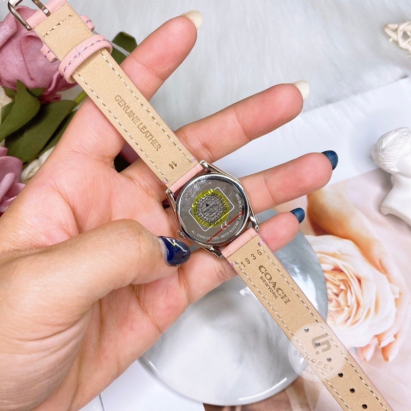 美國代購🇺🇸台灣現貨 Coach 浮雕logo 錶帶 經典女錶 婉錶-細節圖3