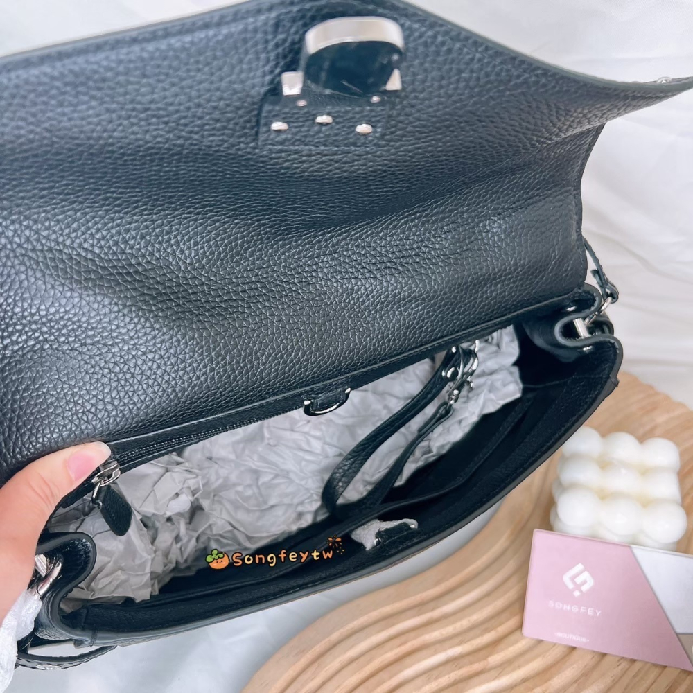 美國代購🇺🇸台灣現貨 MK 專櫃款 卯釘郵差包 手提包 斜背包-細節圖2