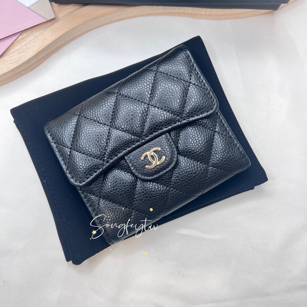 歐美代購 台灣現貨 Chanel 香奈兒 經典三折短夾-細節圖3