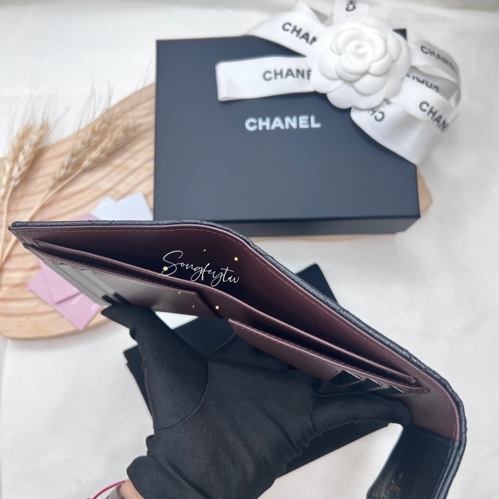 歐美代購 台灣現貨 Chanel 香奈兒 經典三折短夾-細節圖5