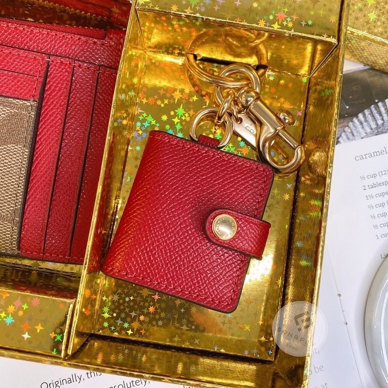 美國代購🇺🇸台灣現貨 Coach 零錢包+吊飾 限定款禮盒組-細節圖5