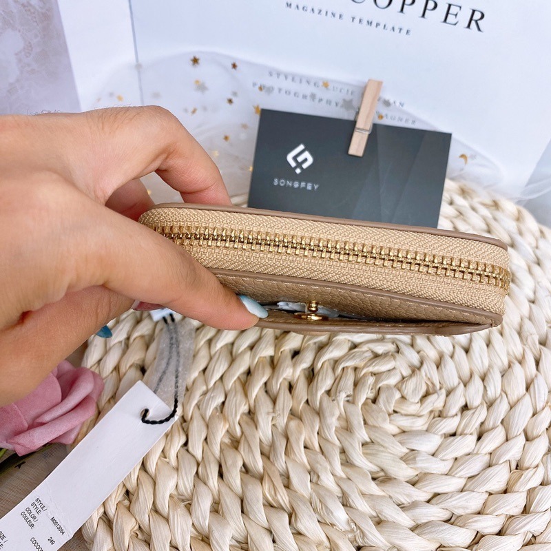 美國代購 台灣現貨 Marc Jacobs｜MJ 荔枝牛皮 ㄇ形拉鍊零錢包-細節圖4