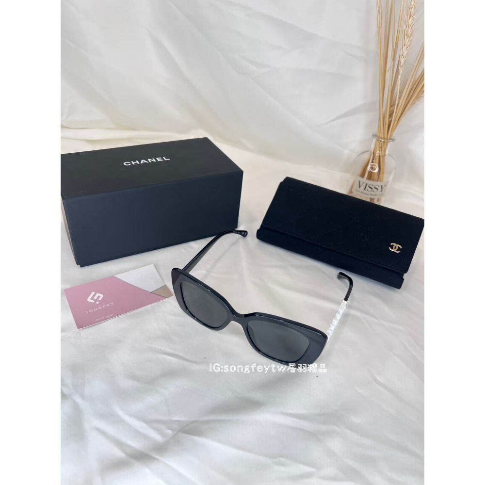 歐美代購🇺🇸台灣現貨 CHANEL 方形墨鏡 水鑽字樣太陽眼鏡-細節圖3
