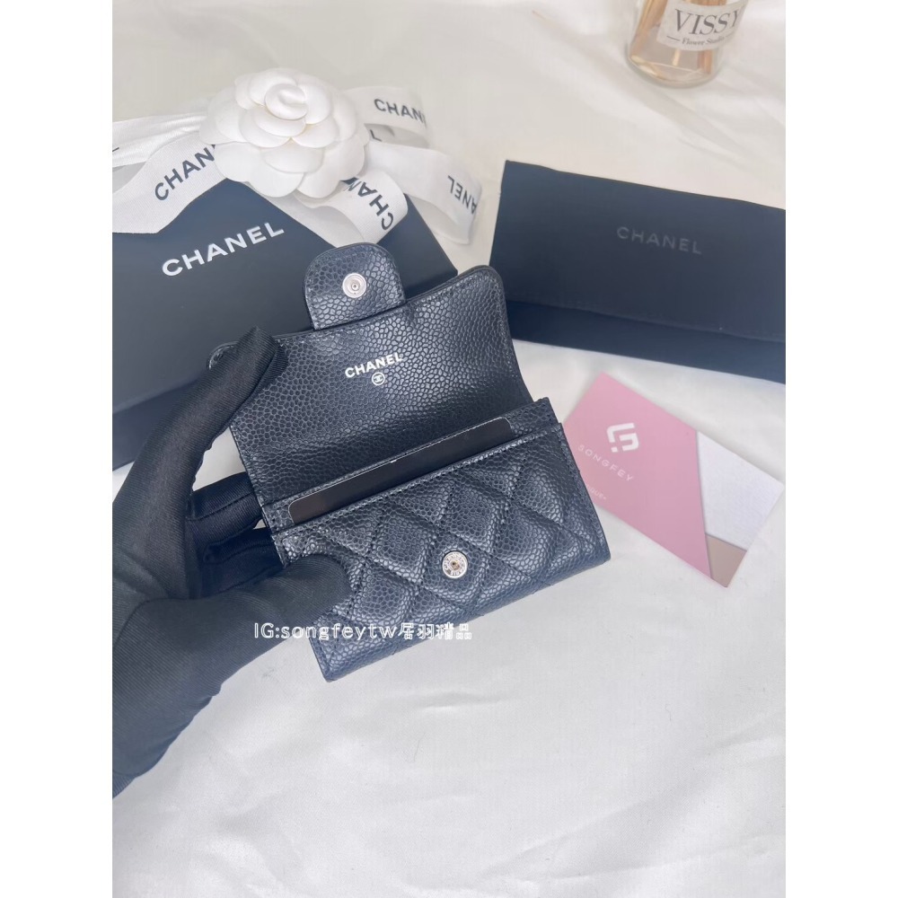 歐美代購🇺🇸台灣現貨 Chanel 黑銀 荔紋小牛皮 信封卡包-細節圖3