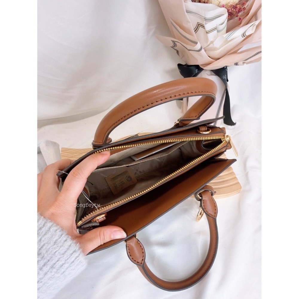 美國代購🇺🇸台灣現貨 Michael Kors｜MK Sheila 小號殺手包-細節圖3