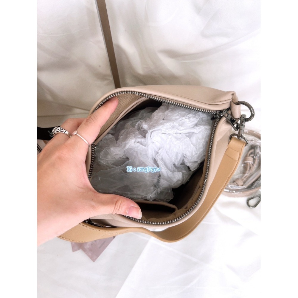 台灣現貨 Just.in.case 雲朵包 泰國小綜品牌 肩背包 斜背包-細節圖3