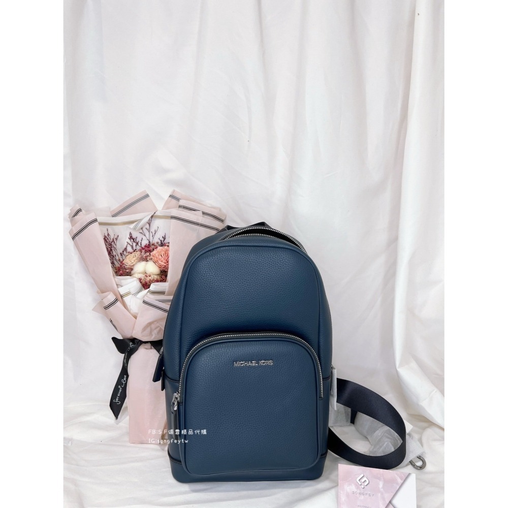 美國代購🇺🇸台灣現貨 MK 男款 直立式胸包 大款-細節圖2