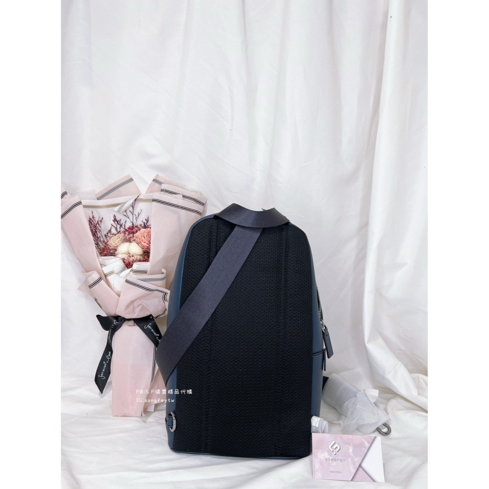 美國代購🇺🇸台灣現貨 MK 男款 直立式胸包 大款-細節圖5