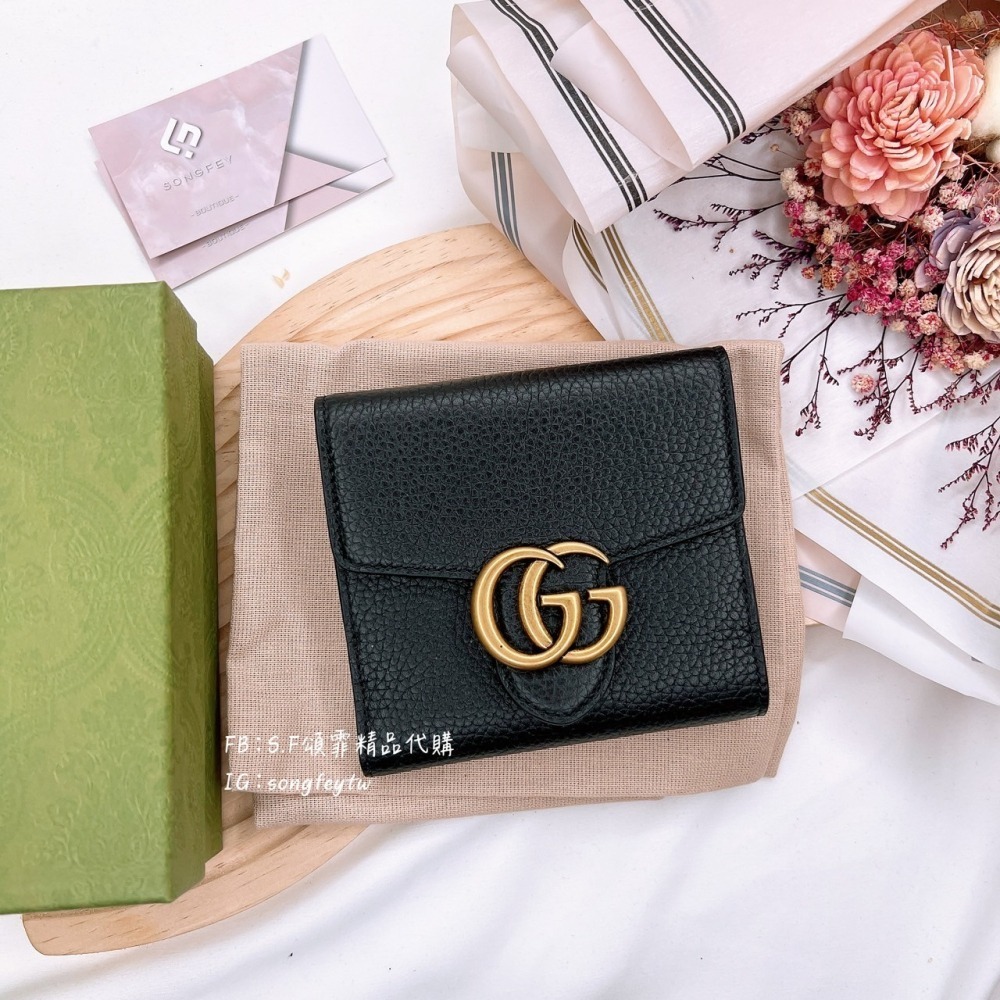 歐美代購🇺🇸台灣現貨 GUCCI 新款 金屬LOGO 信封 兩折短夾-細節圖2