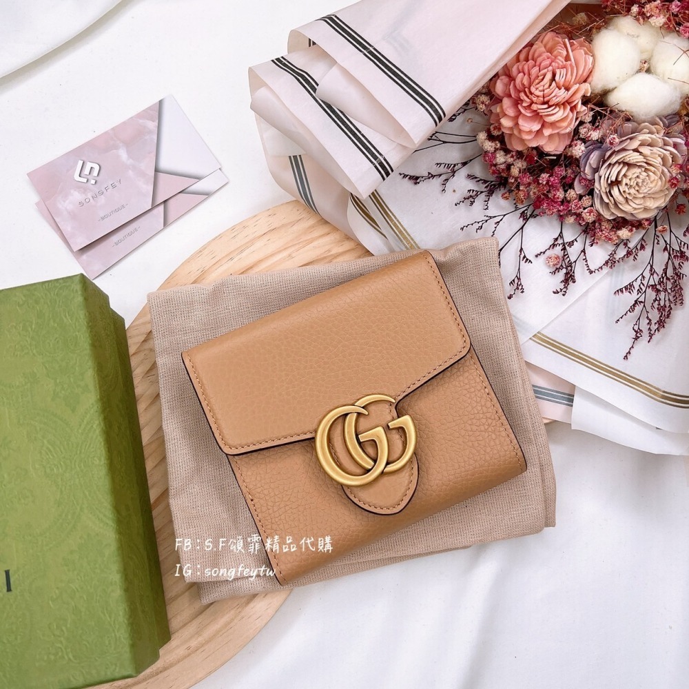 歐美代購🇺🇸台灣現貨 GUCCI 新款 金屬LOGO 信封 兩折短夾-細節圖10