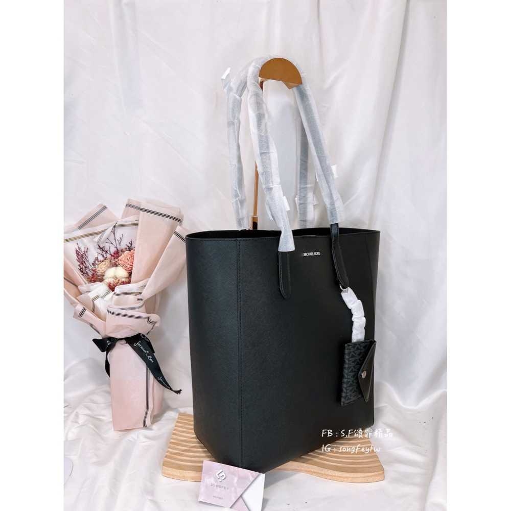 美國代購🇺🇸台灣現貨 MK 二合一大紙袋托特包-細節圖3