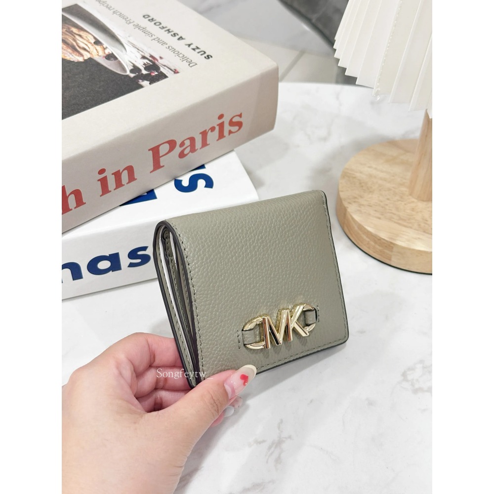 美國代購🇺🇸台灣現貨 Michael Kors｜MK 楊冪Logo 兩折短夾-細節圖4