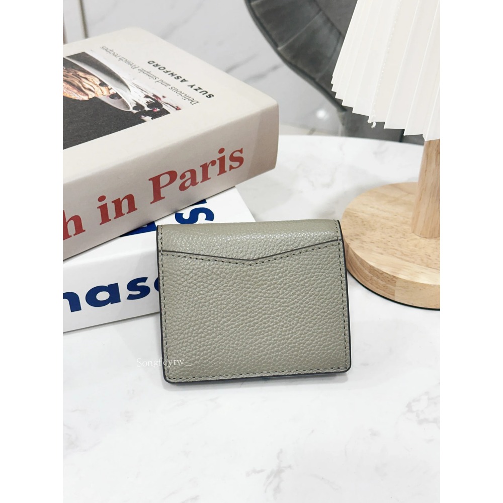 美國代購🇺🇸台灣現貨 Michael Kors｜MK 楊冪Logo 兩折短夾-細節圖5