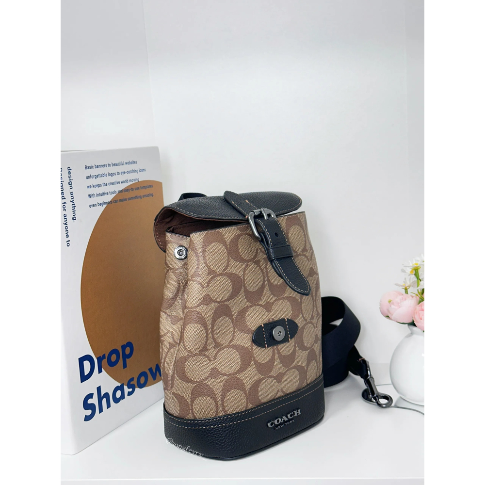 美國代購🇺🇸台灣現貨 Coach 後背造型胸包-細節圖2