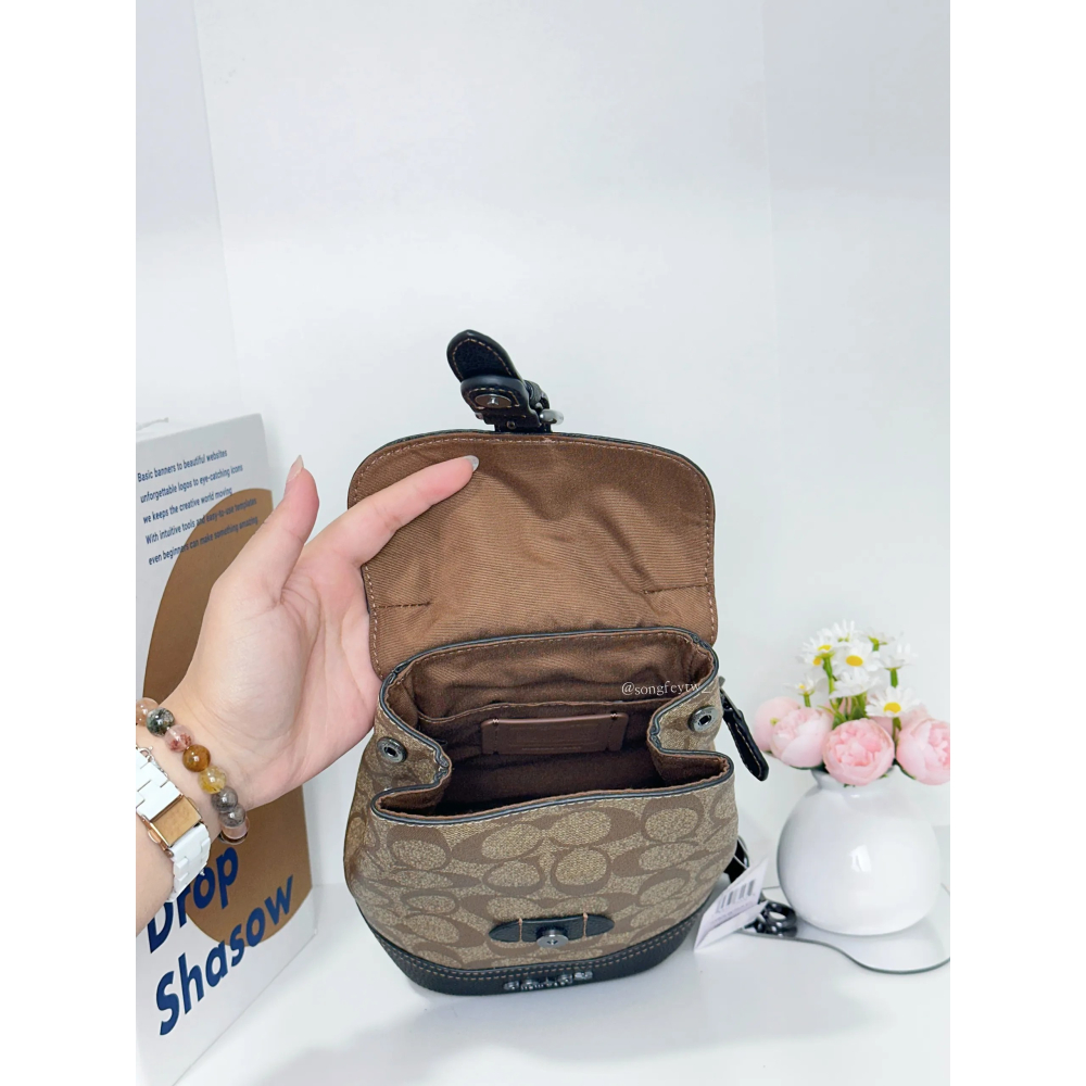 美國代購🇺🇸台灣現貨 Coach 後背造型胸包-細節圖3