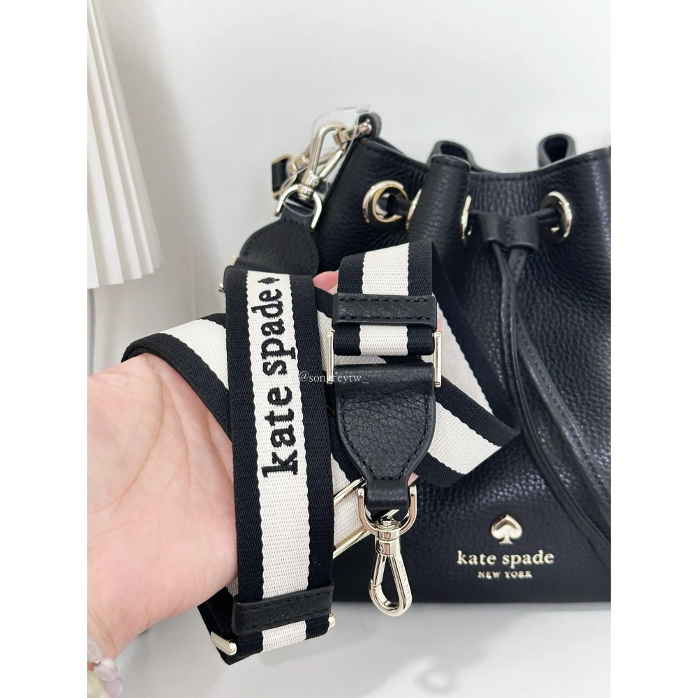 美國代購🇺🇸台灣現貨 Kate spade｜KS 寬背帶 抽繩水桶包-細節圖5