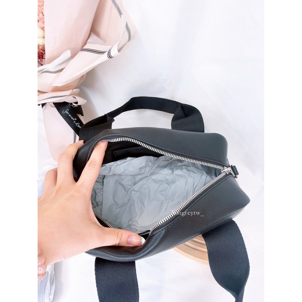 美國代購🇺🇸台灣現貨 CK 枕頭波士頓 斜背包 手提包-細節圖3