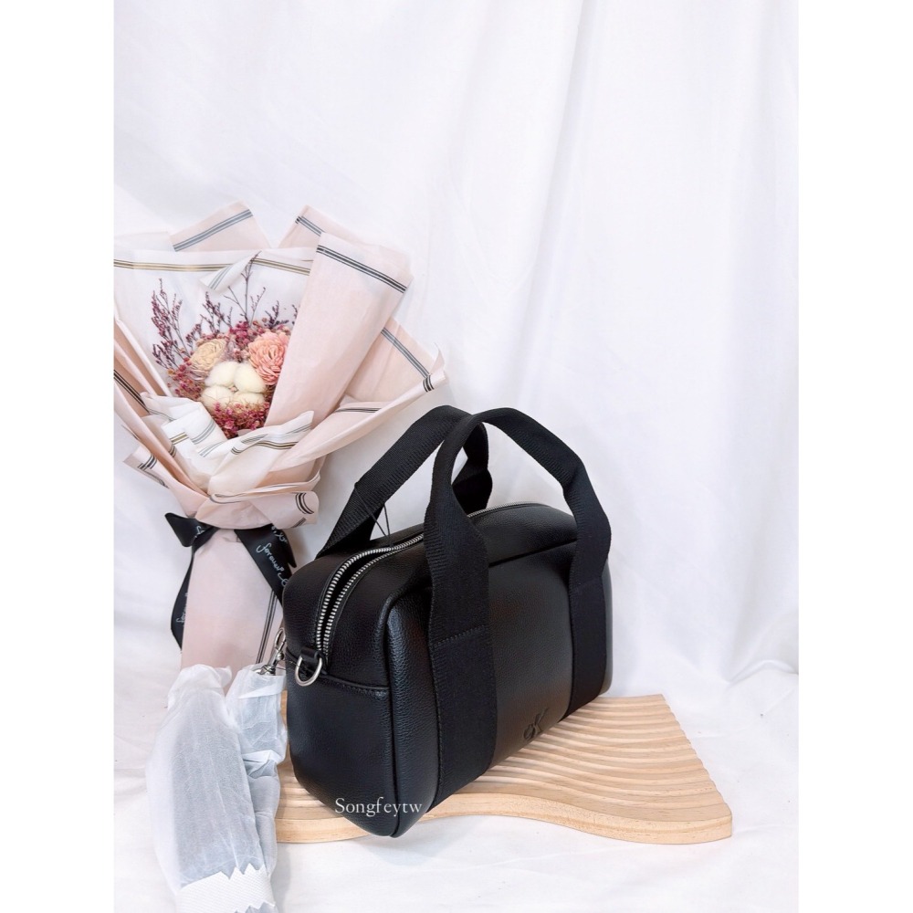 美國代購🇺🇸台灣現貨 CK 枕頭波士頓 斜背包 手提包-細節圖4