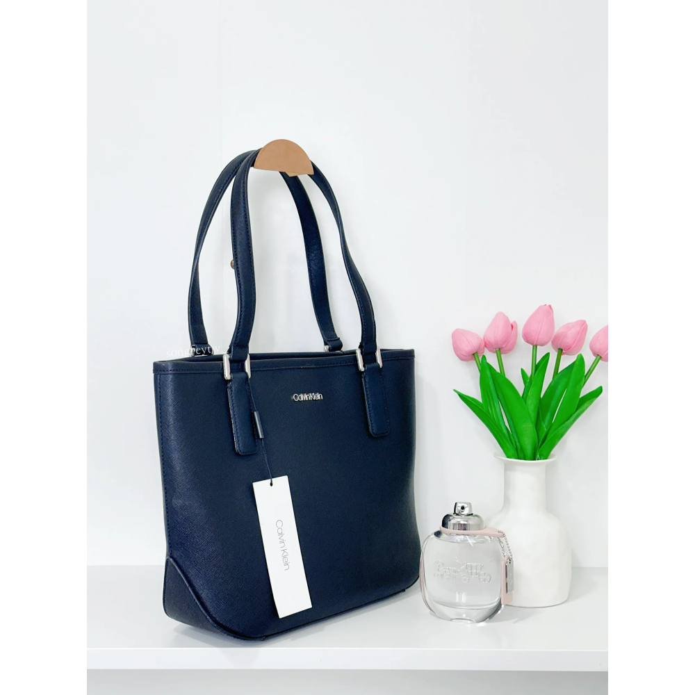 美國代購🇺🇸台灣現貨 CK 防刮拉鍊中托特-細節圖3