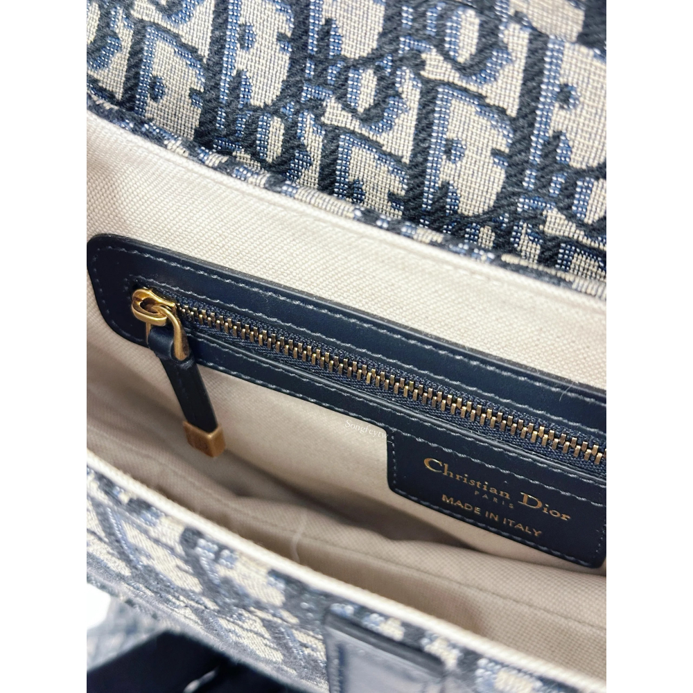 歐美代購 台灣現貨 DIOR Saddle 經典 大款 馬鞍包-細節圖6