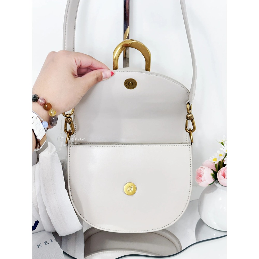 美國代購🇺🇸台灣現貨 CHARLES & KEITH｜小CK 小馬鞍包-細節圖3