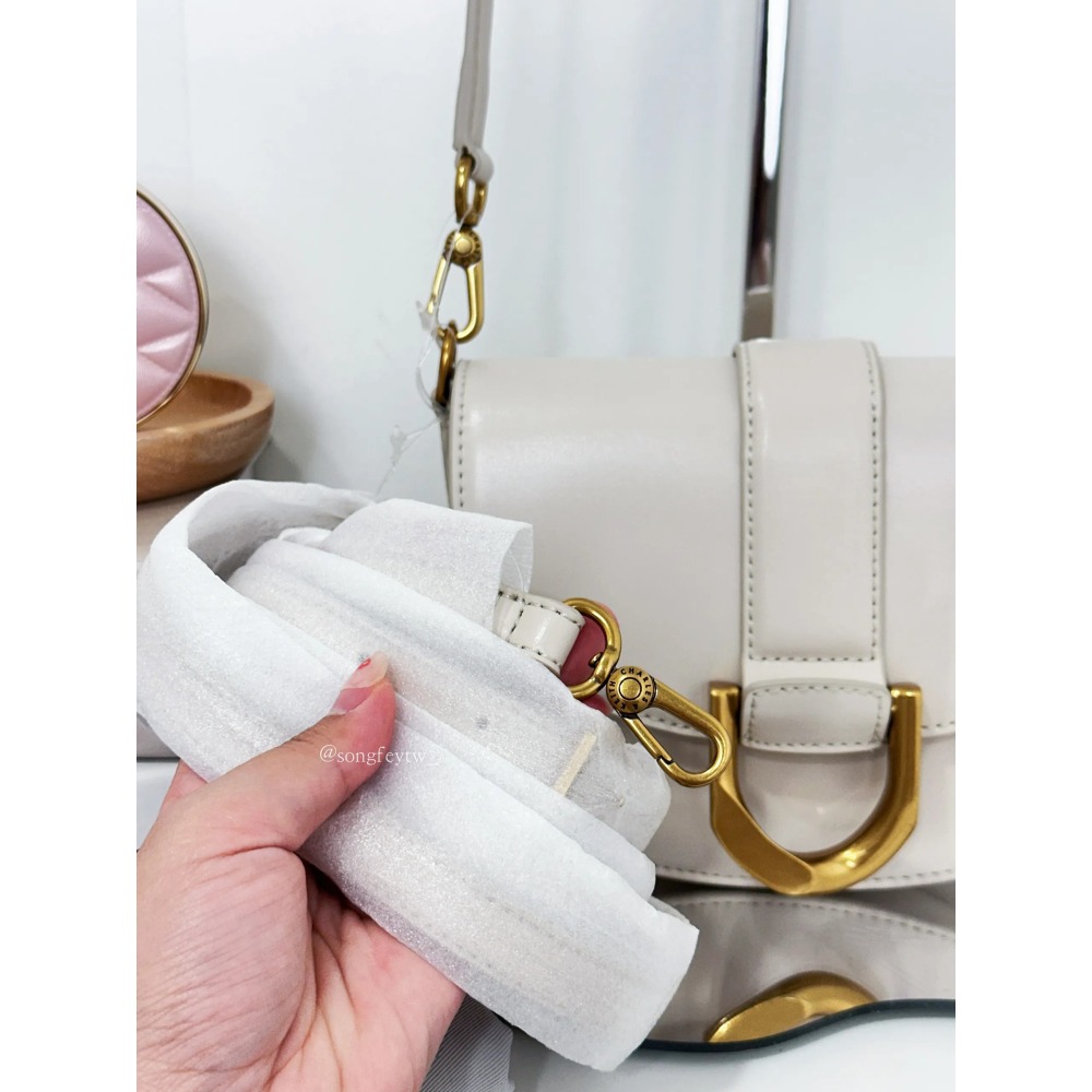 美國代購🇺🇸台灣現貨 CHARLES & KEITH｜小CK 小馬鞍包-細節圖5