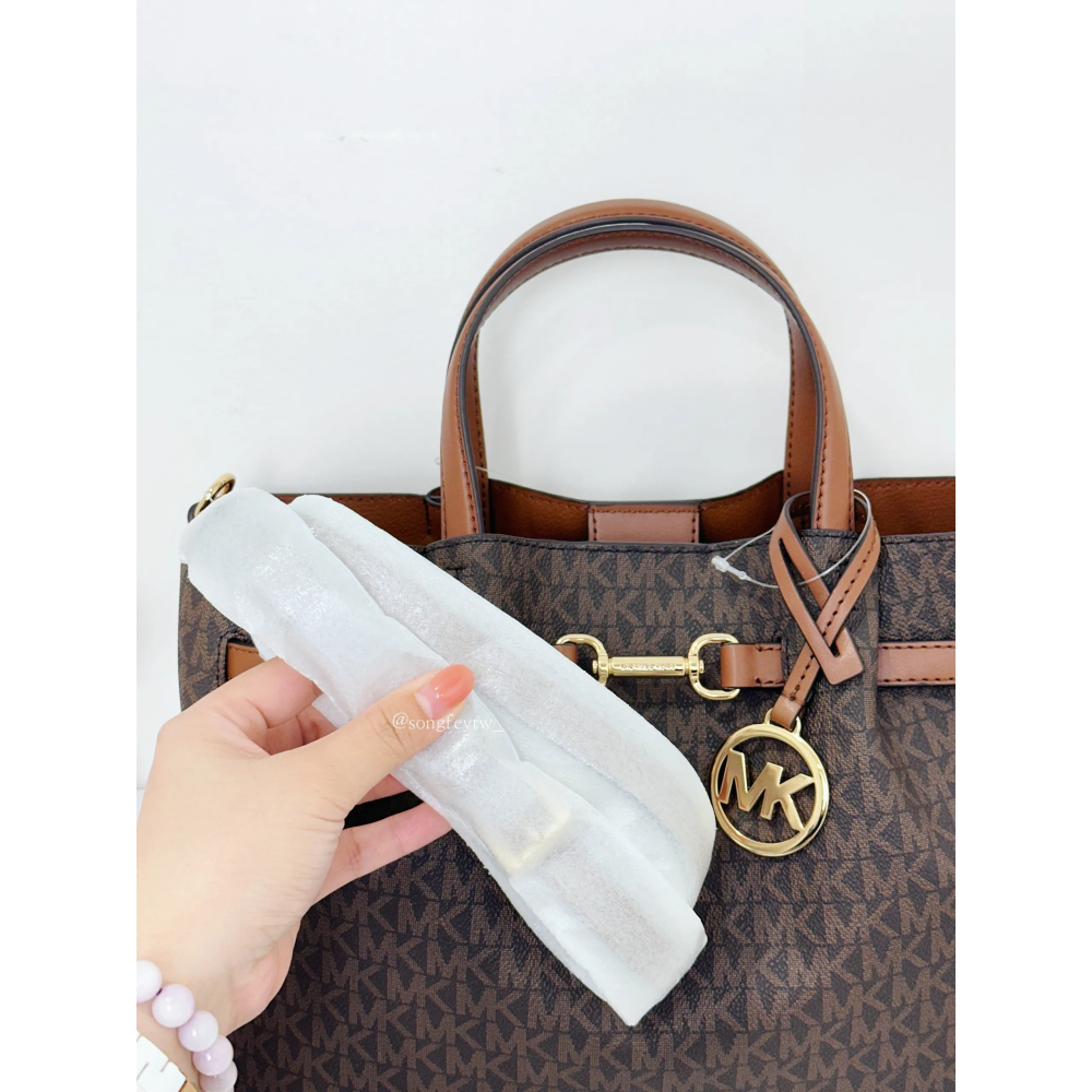 美國代購🇺🇸台灣現貨 MK 大款 豬鼻子 黛妃包 手提斜背包-細節圖3