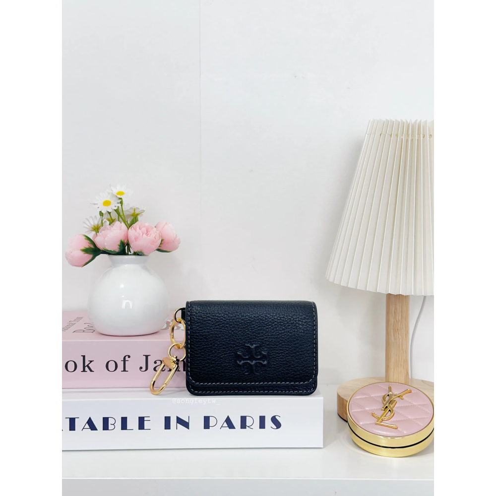 美國代購🇺🇸台灣現貨 Tory Burch｜TB 浮雕 信封卡包 鑰匙圈 零錢包-細節圖2