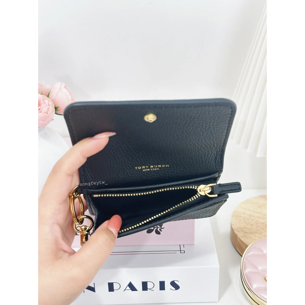 美國代購🇺🇸台灣現貨 Tory Burch｜TB 浮雕 信封卡包 鑰匙圈 零錢包-細節圖6