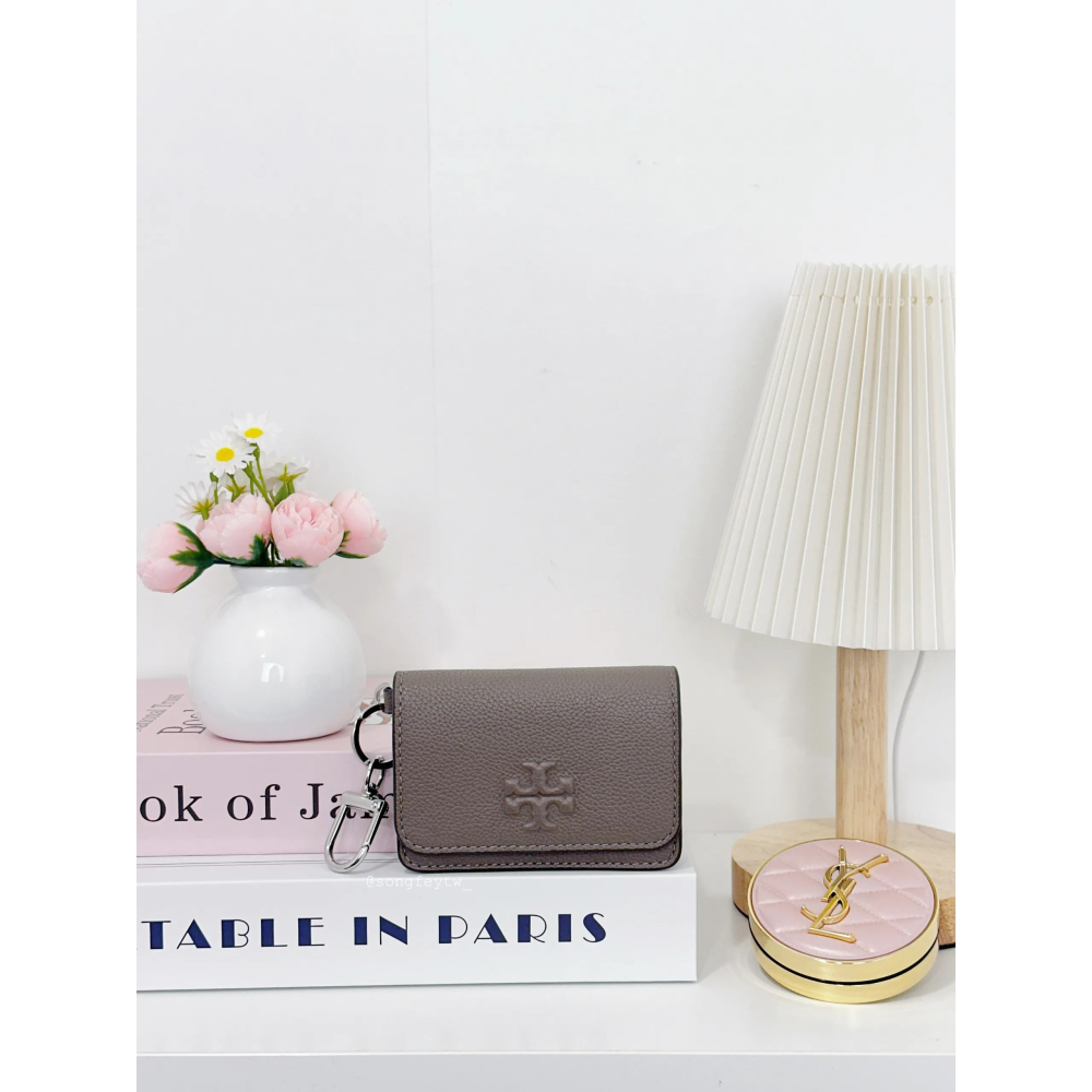 美國代購🇺🇸台灣現貨 Tory Burch｜TB 浮雕 信封卡包 鑰匙圈 零錢包-細節圖8