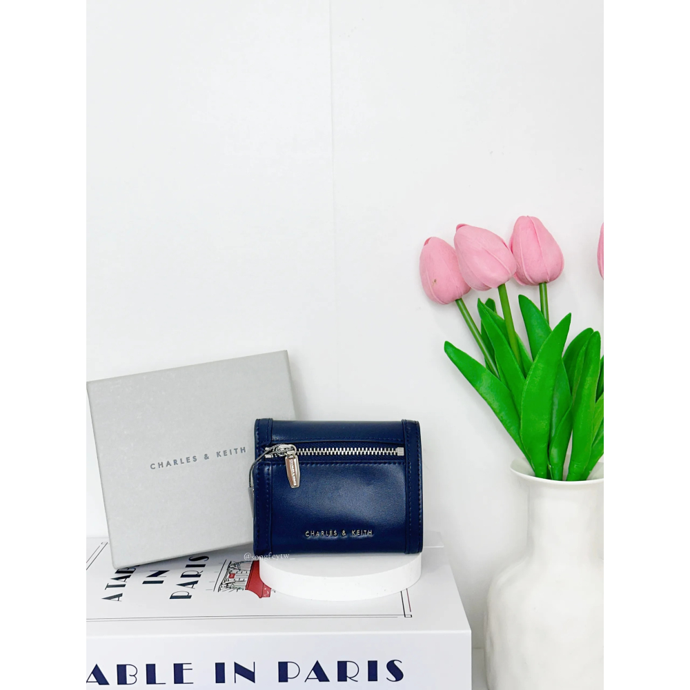 美國代購🇺🇸台灣現貨 CHARLES & KEITH｜小CK 三折短夾 禮盒-細節圖5