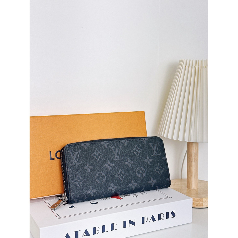 歐美代購🇺🇸臺灣現貨 Louis Vuitton｜LV 男款 ㄇ型拉鍊長夾 M11611-細節圖2