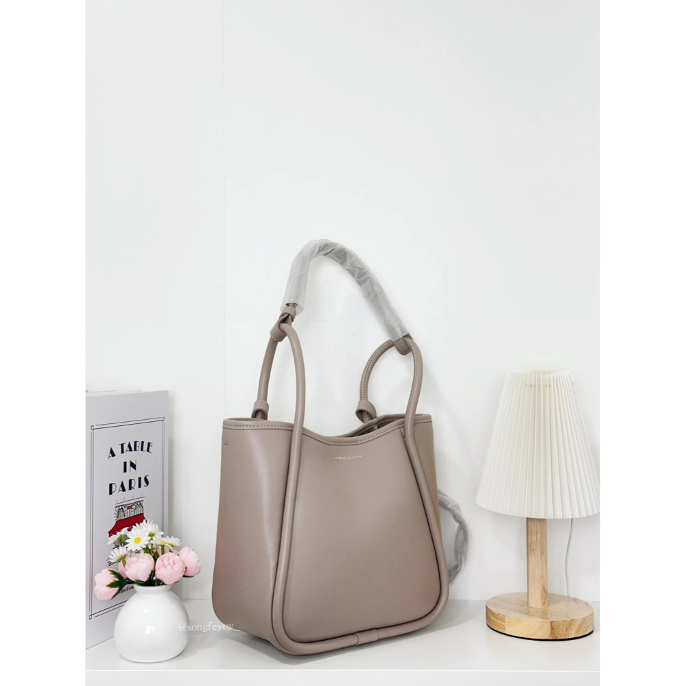 美國代購🇺🇸台灣現貨 CHARLES & KEITH｜小CK Lyla 托特包-細節圖2