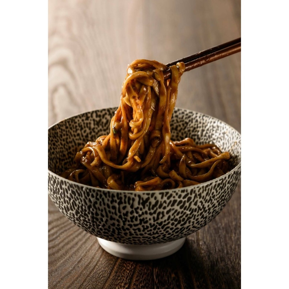 【極海鮮八號鋪】爆牙蘇-黑醬麵190g/包(3包組)(5包組)-，傳承三代的祖傳配方，實實在在『一甲子的好味道』-細節圖3
