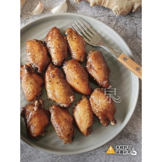 【極海鮮】外酥內嫩的炭烤胖胖翅，500g 裡藏 13～15 支小雞翅中段，炭火燒烤焦香撲鼻，搭配獨家甜鹹醬料，一包搞定-細節圖3