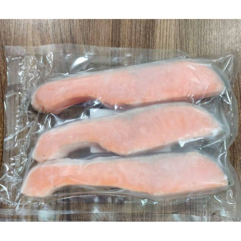 【極海鮮八號鋪】🐟智利帶骨半月切鮭魚💗3片/包400g-450g/包-肉質鮮甜，香煎/火烤/煮湯樣樣行-細節圖5