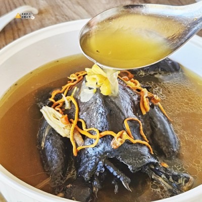 【極海鮮八號鋪】黃金蟲草干貝烏骨雞2200g/包 🌼黃金蟲草，搭配鮮味干貝 🦪 佐以當歸 🌿紅棗等溫潤食材-細節圖5