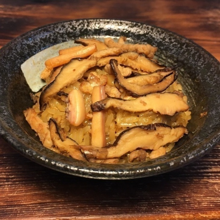 【甜心粽廚房 粽子 油飯 滷味】經典豬肉油飯 1斤 /  請留心吃因為會不小心清盤-細節圖2