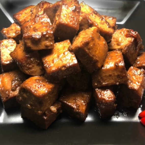 【甜心粽廚房 粽子 油飯 滷味】沙茶豆干  / 植物界的骰子牛(素食) 3包-細節圖2