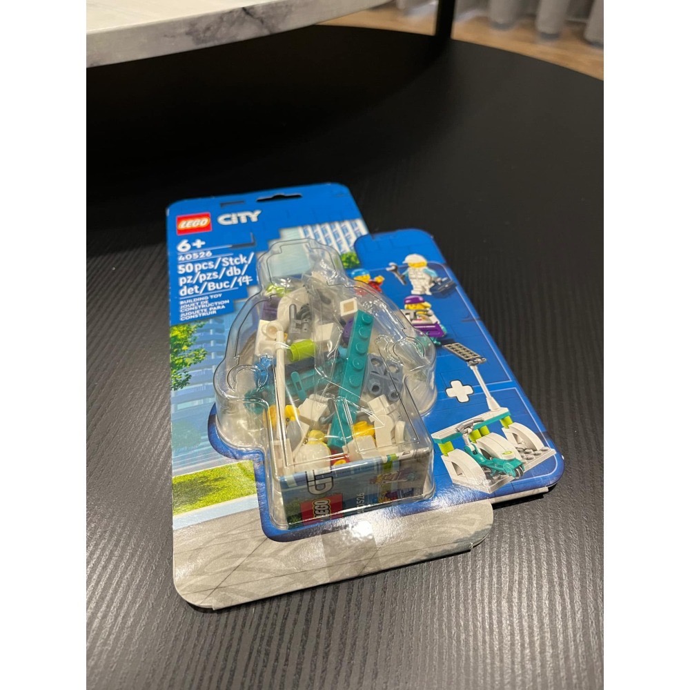 LEGO 樂高積木 40526 城市系列 人偶 吊卡 電動滑板車與充電座 全新未拆 絕版商品-細節圖2