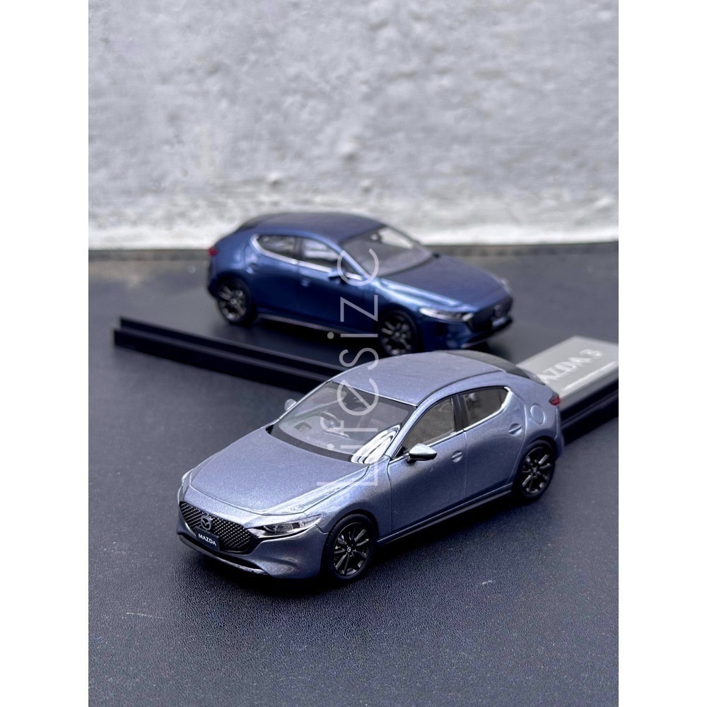 Mazda 3 五門 四代 原廠模型車 1/43-細節圖3