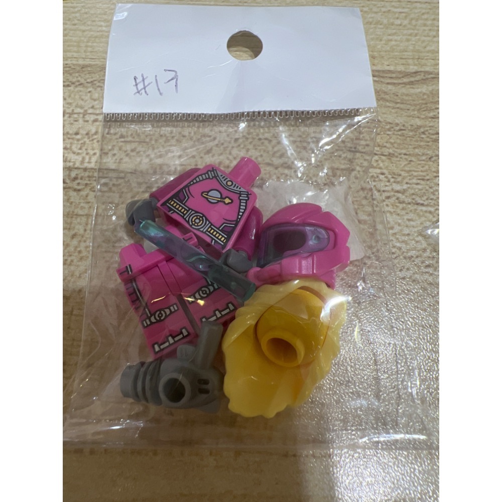 Lego 8827 6代 人偶包-細節圖2