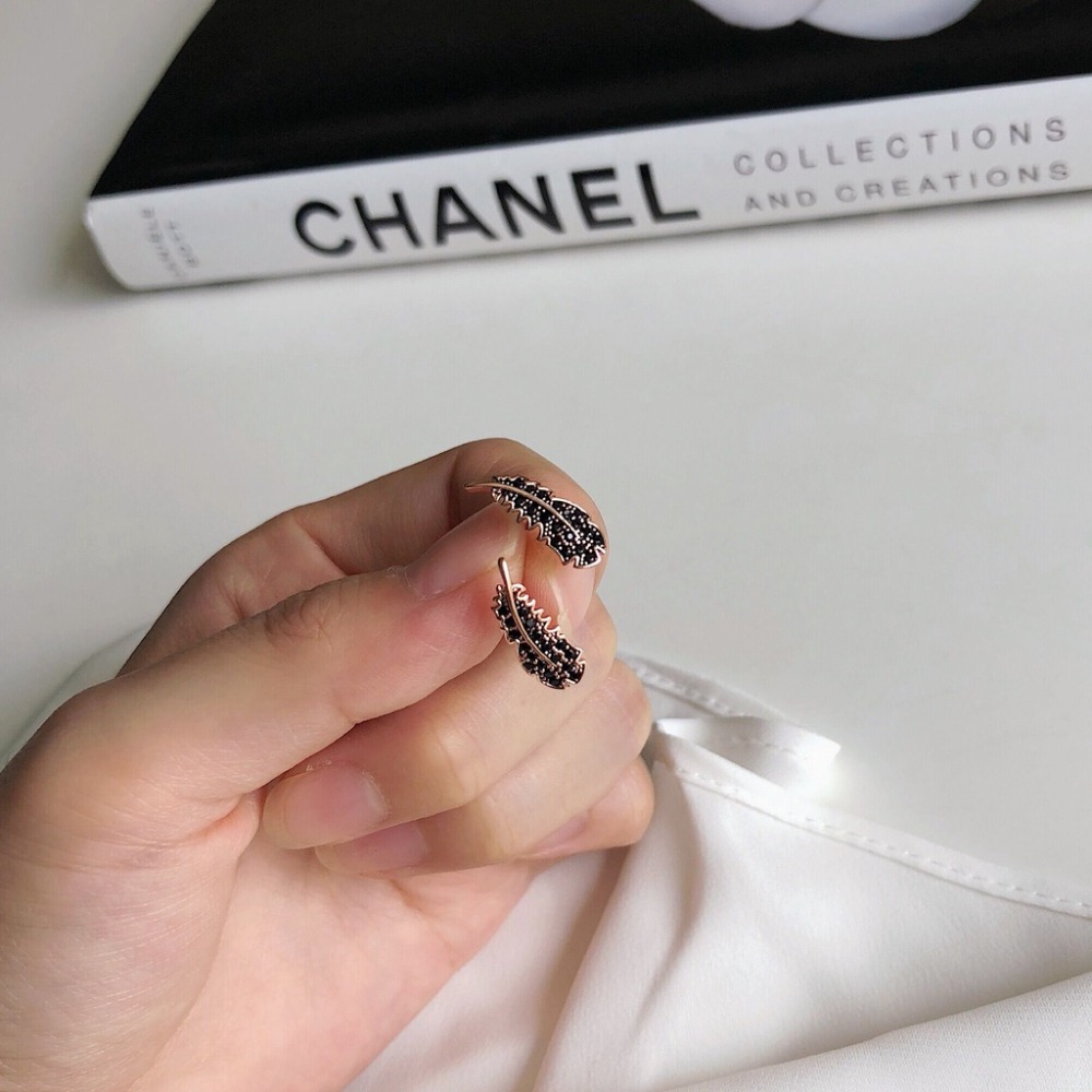 耳環 韓劇愛的迫降孫藝珍同款 個性黑色羽毛 台灣現貨  ＊花漾美人＊嚴選-細節圖3