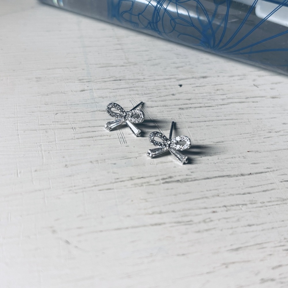 耳環 鋯石耳環 銀針耳環 甜美蝴蝶結 輕奢華風 ＊花漾美人＊嚴選-細節圖6