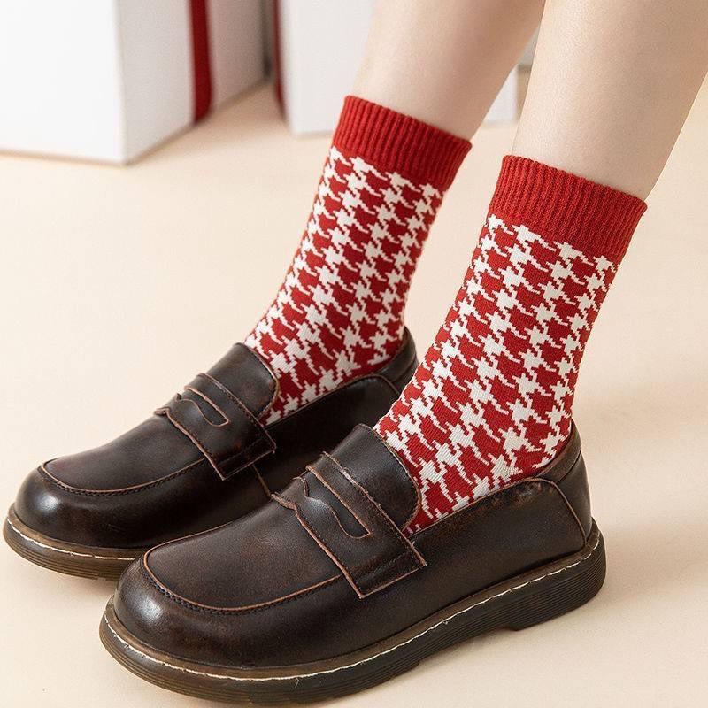 【台灣出貨】F1017大紅好運襪 百搭半筒女襪 舒適保暖短襪 秋冬穿搭襪 聖誕穿搭 過年穿搭 幸運紅襪-細節圖2