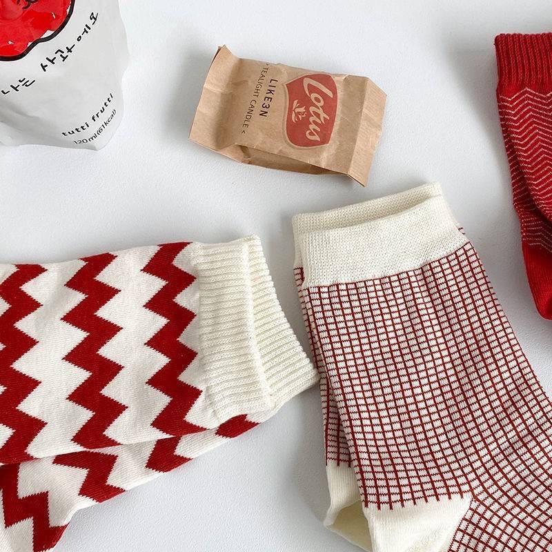 【台灣出貨】F1017大紅好運襪 百搭半筒女襪 舒適保暖短襪 秋冬穿搭襪 聖誕穿搭 過年穿搭 幸運紅襪-細節圖4