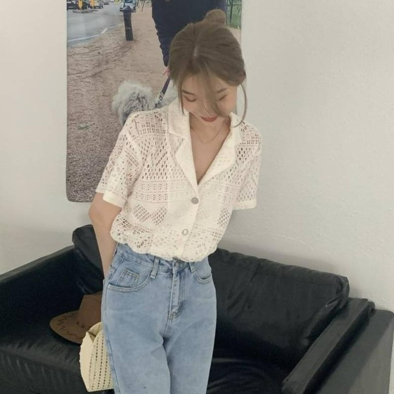 【 B1070】率性女孩鏤空襯衫 短版上衣 襯衫 排扣上衣 寬鬆上衣 翻領上衣 夏天上衣-細節圖3