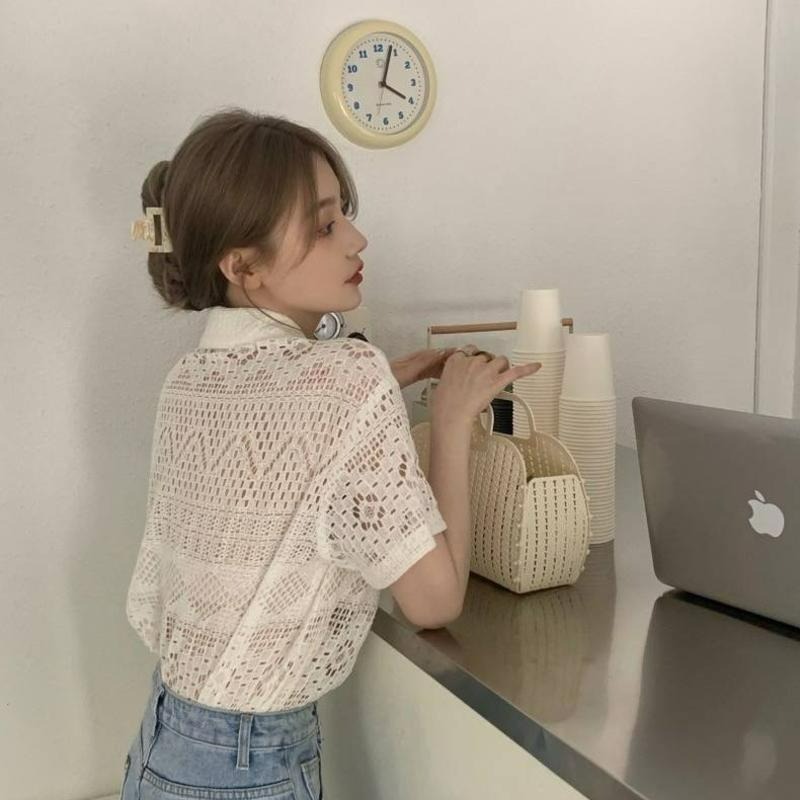 【 B1070】率性女孩鏤空襯衫 短版上衣 襯衫 排扣上衣 寬鬆上衣 翻領上衣 夏天上衣-細節圖6